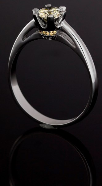 Picture of  Pretty Woman Yellow